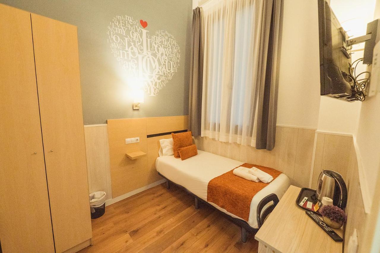 Hostal Live Natura Barcelona (Adults Only) Экстерьер фото