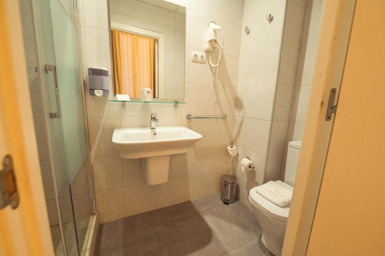 Hostal Live Natura Barcelona (Adults Only) Экстерьер фото