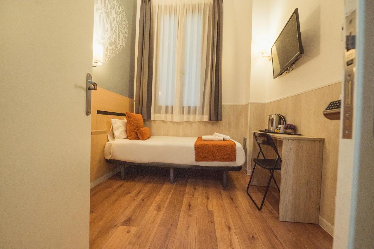 Hostal Live Natura Barcelona (Adults Only) Экстерьер фото